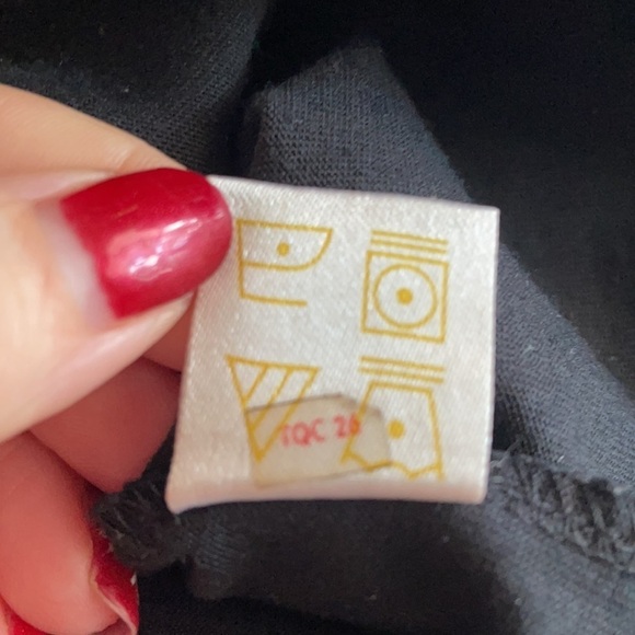 CARROLL REED Black T-shirt With Large Floral Design - Picture 7 of 12